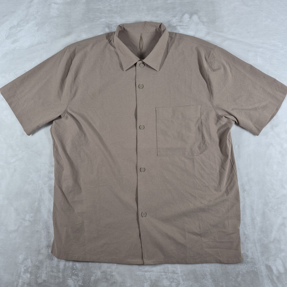 Lululemon Airing Easy Camp Collar Shirt Men's Large Beige Short Sleeve Button Up